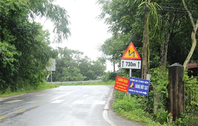 Yên Bái: Tỉnh lộ 172 vẫn chưa thông tuyến sau 6 ngày sạt lở - Ảnh 6. Yên Bái: Tỉnh lộ 172 vẫn chưa thông tuyến sau 6 ngày sạt lở - Ảnh 6.