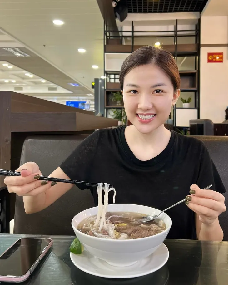 Ngắm mặt mộc xinh đẹp của Hạ Lam Bão ngầm và dàn diễn viên nữ - Ảnh 4. Ngắm mặt mộc xinh đẹp của Hạ Lam Bão ngầm và dàn diễn viên nữ - Ảnh 4.