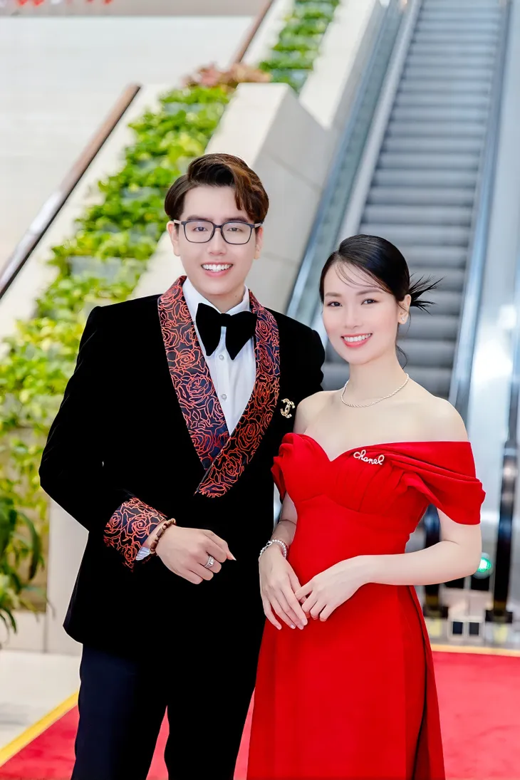 MC Nam Linh và hành trình bứt phá từ Cầu Vồng 2013 đến Én Vàng 2021 - Ảnh 1. MC Nam Linh và hành trình bứt phá từ Cầu Vồng 2013 đến Én Vàng 2021 - Ảnh 1.