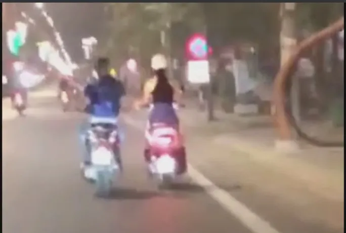 Bắt kẻ biến thái chạy xe máy dọc Quốc lộ 1A sàm sỡ nhiều trẻ em gái, phụ nữ - Ảnh 3. Bắt kẻ biến thái chạy xe máy dọc Quốc lộ 1A sàm sỡ nhiều trẻ em gái, phụ nữ - Ảnh 3.