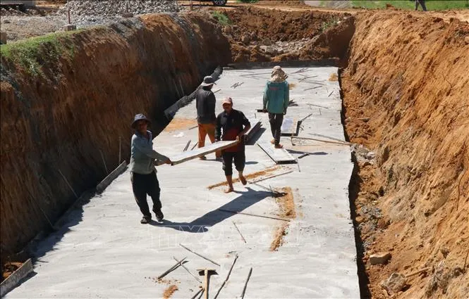 Đẩy nhanh tiến độ xây dựng tuyến đường giao thông kết nối Ninh Thuận – Lâm Đồng - Ảnh 1. Đẩy nhanh tiến độ xây dựng tuyến đường giao thông kết nối Ninh Thuận – Lâm Đồng - Ảnh 1.