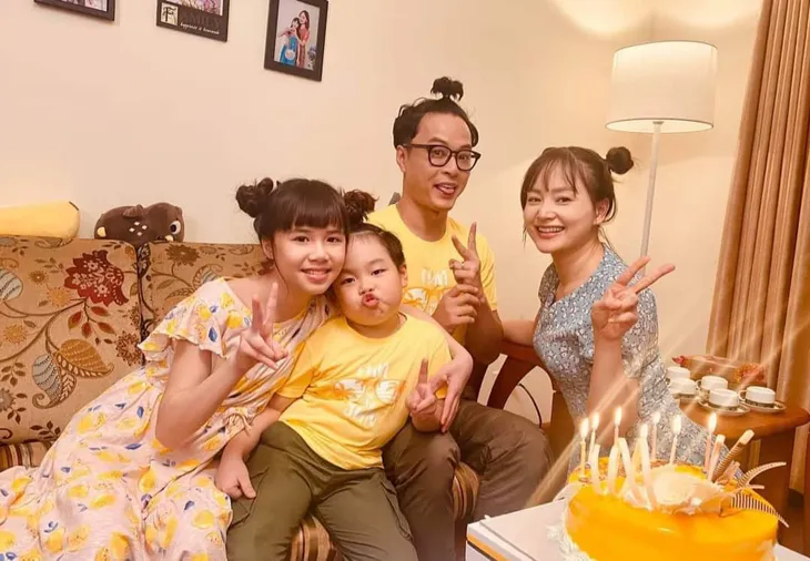 Thương ngày nắng về: Hậu trường đáng yêu của hai bé Sam - So - Ảnh 8. Thương ngày nắng về: Hậu trường đáng yêu của hai bé Sam - So - Ảnh 8.