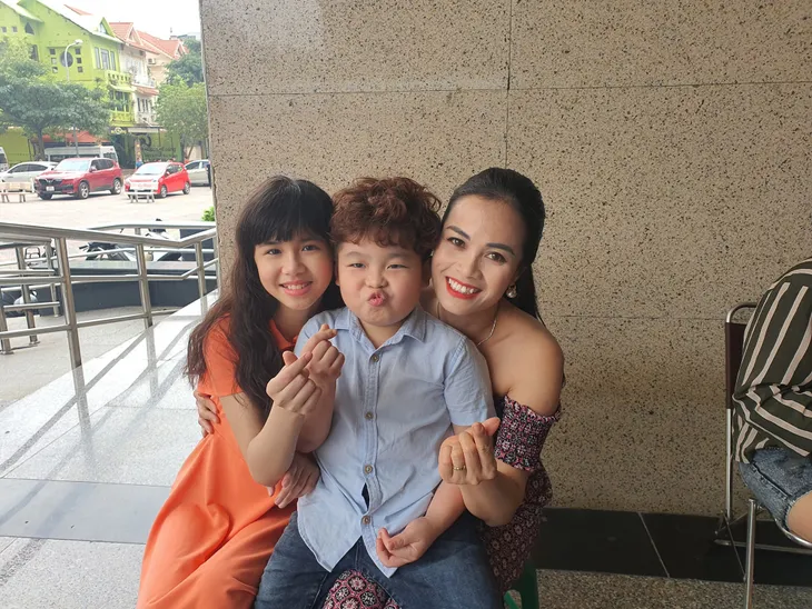 Thương ngày nắng về: Hậu trường đáng yêu của hai bé Sam - So - Ảnh 7. Thương ngày nắng về: Hậu trường đáng yêu của hai bé Sam - So - Ảnh 7.