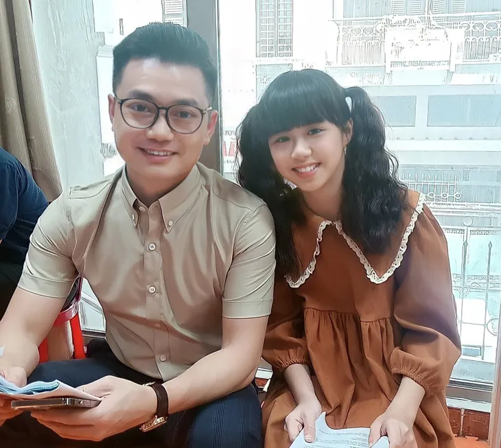 Thương ngày nắng về: Hậu trường đáng yêu của hai bé Sam - So - Ảnh 2. Thương ngày nắng về: Hậu trường đáng yêu của hai bé Sam - So - Ảnh 2.