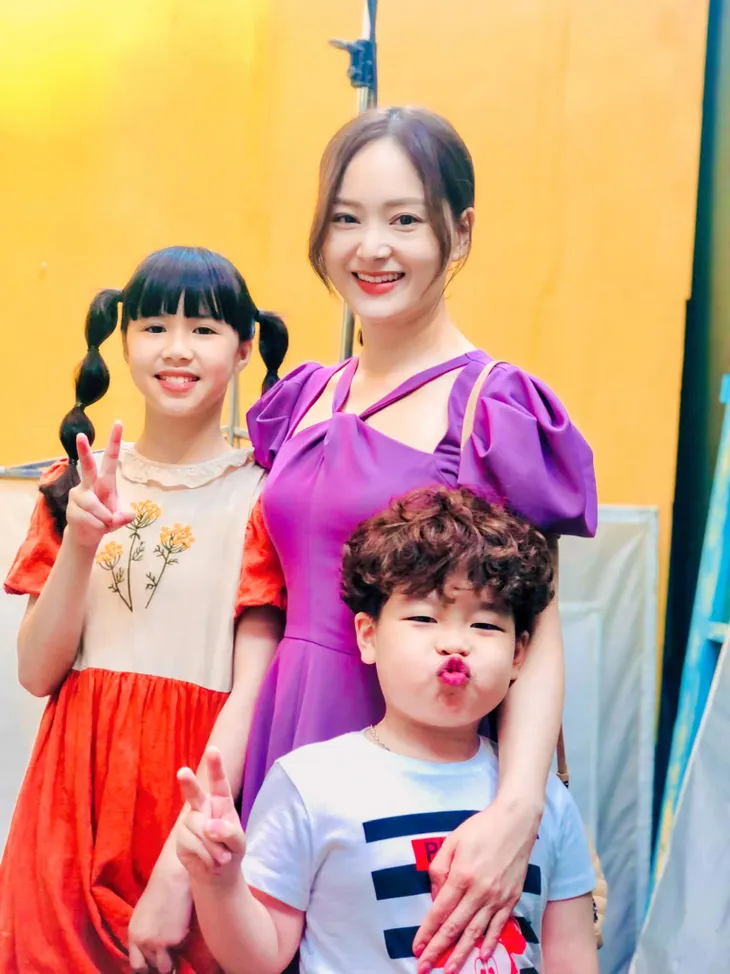 Thương ngày nắng về: Hậu trường đáng yêu của hai bé Sam - So - Ảnh 1. Thương ngày nắng về: Hậu trường đáng yêu của hai bé Sam - So - Ảnh 1.