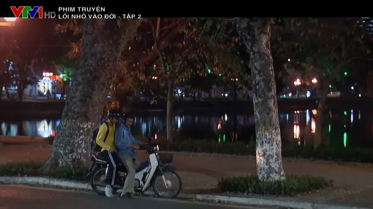 Lối nhỏ vào đời - Tập 2: Dũng đau khổ khi nhớ về quá khứ mẹ theo trai - Ảnh 4. Lối nhỏ vào đời - Tập 2: Dũng đau khổ khi nhớ về quá khứ mẹ theo trai - Ảnh 4.