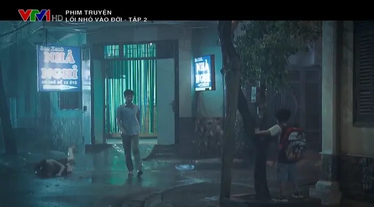 Lối nhỏ vào đời - Tập 2: Dũng đau khổ khi nhớ về quá khứ mẹ theo trai - Ảnh 11. Lối nhỏ vào đời - Tập 2: Dũng đau khổ khi nhớ về quá khứ mẹ theo trai - Ảnh 11.