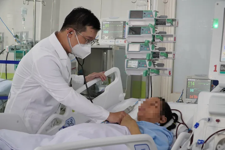 Báo động đỏ liên viện kết hợp kỹ thuật ECMO, hạ thân nhiệt cứu sản phụ bị ngưng tim - Ảnh 1. Báo động đỏ liên viện kết hợp kỹ thuật ECMO, hạ thân nhiệt cứu sản phụ bị ngưng tim - Ảnh 1.
