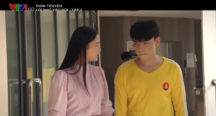 Lối nhỏ vào đời - Tập 2: Dũng đau khổ khi nhớ về quá khứ mẹ theo trai - Ảnh 1. Lối nhỏ vào đời - Tập 2: Dũng đau khổ khi nhớ về quá khứ mẹ theo trai - Ảnh 1.