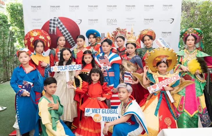 Việt Nam mở màn ấn tượng tại Thailand Fashion Week 2022 - Ảnh 2. Việt Nam mở màn ấn tượng tại Thailand Fashion Week 2022 - Ảnh 2.