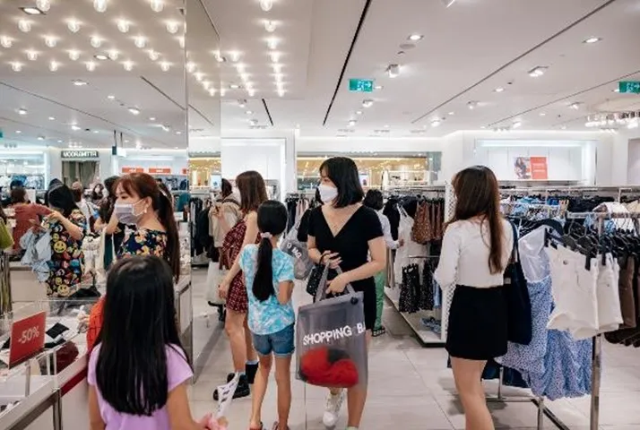 Vincom Red Sale 2022: Mùa mua sắm “hàng hiệu giá hời” lớn nhất mùa hè - Ảnh 3. Vincom Red Sale 2022: Mùa mua sắm “hàng hiệu giá hời” lớn nhất mùa hè - Ảnh 3.