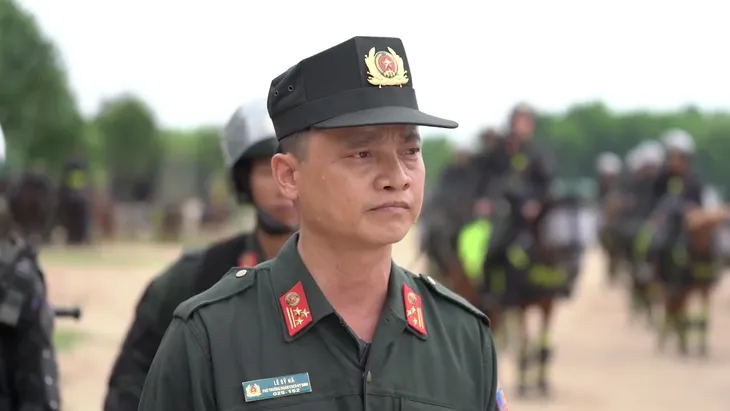 Phía sau màn diễu hành mãn nhãn của Cảnh sát cơ động kỵ binh - Ảnh 9. Phía sau màn diễu hành mãn nhãn của Cảnh sát cơ động kỵ binh - Ảnh 9.