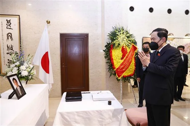 Lãnh đạo cấp cao Việt Nam viếng cố Thủ tướng Nhật Bản Abe Shinzo - Ảnh 3.