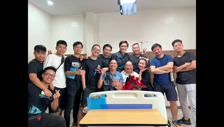 Chủ tịch Hoàng Long chia tay Thương ngày nắng về trên giường bệnh - Ảnh 1. Chủ tịch Hoàng Long chia tay Thương ngày nắng về trên giường bệnh - Ảnh 1.