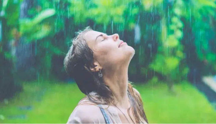 Tắm mưa có thực sự tốt cho sức khỏe? - Ảnh 1. Tắm mưa có thực sự tốt cho sức khỏe? - Ảnh 1.