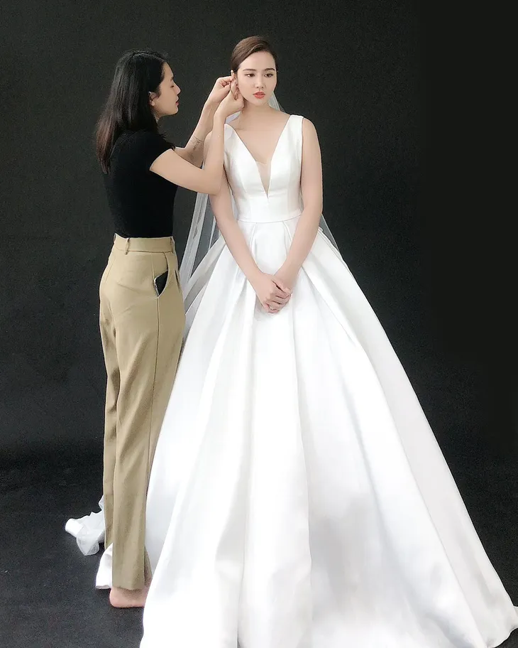 Thương ngày nắng về: Khoảnh khắc Duy - Trang nắm tay hạnh phúc vào lễ đường - Ảnh 7. Thương ngày nắng về: Khoảnh khắc Duy - Trang nắm tay hạnh phúc vào lễ đường - Ảnh 7.