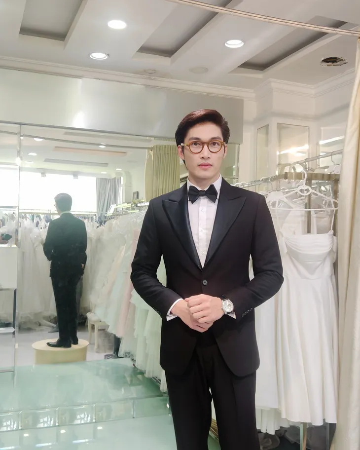 Thương ngày nắng về: Khoảnh khắc Duy - Trang nắm tay hạnh phúc vào lễ đường - Ảnh 9. Thương ngày nắng về: Khoảnh khắc Duy - Trang nắm tay hạnh phúc vào lễ đường - Ảnh 9.