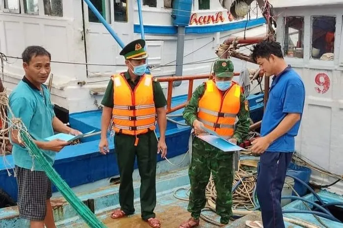 Dông lốc gây thiệt hại nhiều tài sản của cư dân Hòn Chuối - Ảnh 3. Dông lốc gây thiệt hại nhiều tài sản của cư dân Hòn Chuối - Ảnh 3.