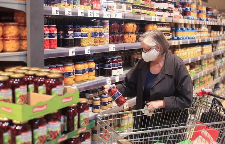 EU chật vật vì lạm phát - Ảnh 1. EU chật vật vì lạm phát - Ảnh 1.