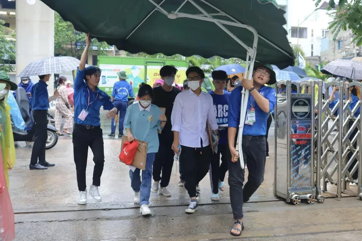 Trường Kiến trúc đón gần 3.300 thí sinh tham gia thi năng khiếu - Ảnh 4. Trường Kiến trúc đón gần 3.300 thí sinh tham gia thi năng khiếu - Ảnh 4.