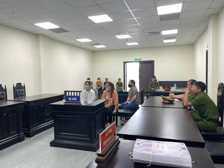 Phạt tù 18 năm nhóm đối tượng buôn bán, vận chuyển trái phép gần 1 tấn vảy tê tê - Ảnh 1. Phạt tù 18 năm nhóm đối tượng buôn bán, vận chuyển trái phép gần 1 tấn vảy tê tê - Ảnh 1.
