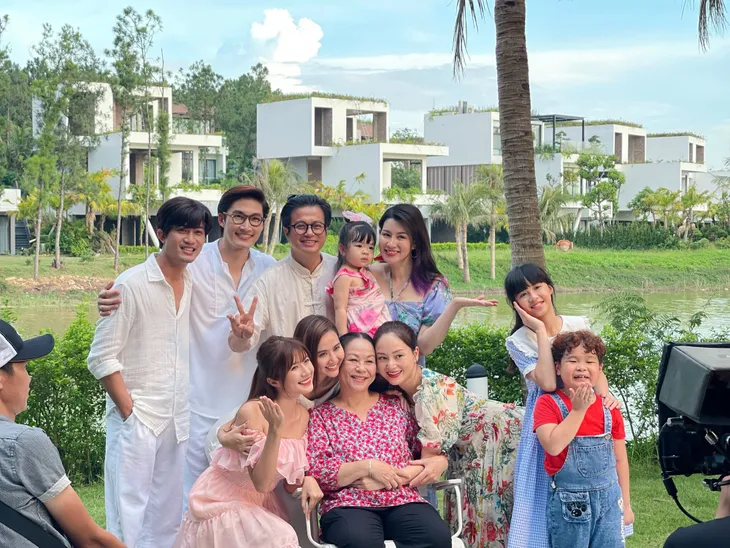Thương ngày nắng về đóng máy, lộ cảnh cuối phim không phải đám cưới - Ảnh 2. Thương ngày nắng về đóng máy, lộ cảnh cuối phim không phải đám cưới - Ảnh 2.