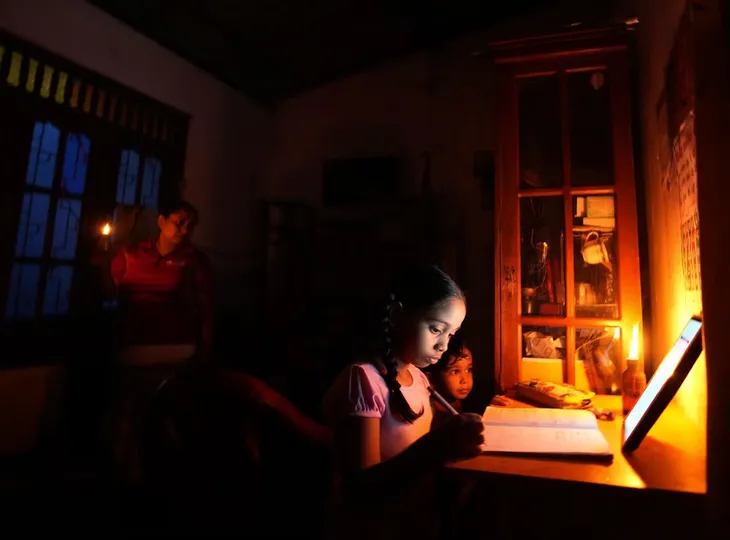 Nguồn cơn nào dẫn tới cuộc khủng hoảng tại Sri Lanka? - Ảnh 1. Nguồn cơn nào dẫn tới cuộc khủng hoảng tại Sri Lanka? - Ảnh 1.