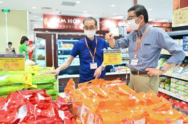 Đồng Yen suy yếu, nhiều mặt hàng tại siêu thị đồ Nhật giảm giá - Ảnh 1. Đồng Yen suy yếu, nhiều mặt hàng tại siêu thị đồ Nhật giảm giá - Ảnh 1.