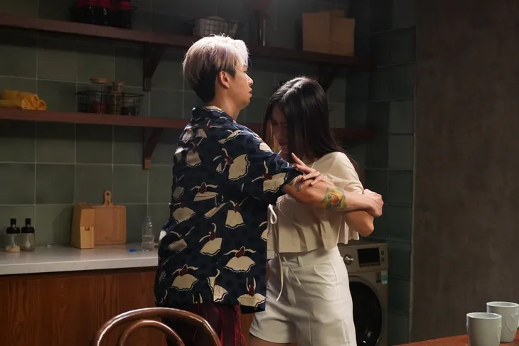 Emcee L (Da LAB) là tình nhân của Orange trong MV mới - Ảnh 1. Emcee L (Da LAB) là tình nhân của Orange trong MV mới - Ảnh 1.