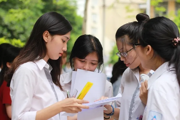 Sự chênh lệch lớn về điểm chuẩn vào lớp 10 công lập ở Hà Nội - Ảnh 1. Sự chênh lệch lớn về điểm chuẩn vào lớp 10 công lập ở Hà Nội - Ảnh 1.