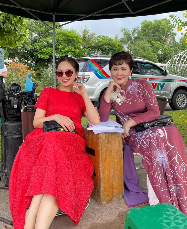 Thương ngày nắng về: Lan Phương hé lộ cảnh cuối của Khánh - Ảnh 8. Thương ngày nắng về: Lan Phương hé lộ cảnh cuối của Khánh - Ảnh 8.