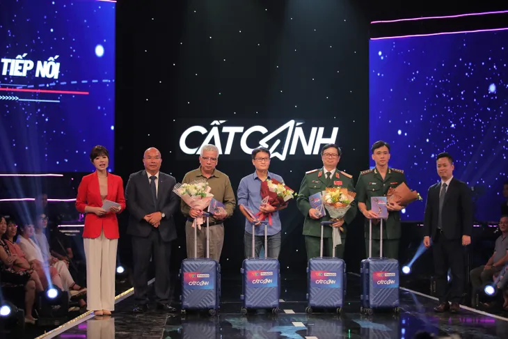 Cất cánh tháng 7: Hành trình tiếp nối truyền thống tốt đẹp của dân tộc - Ảnh 12. Cất cánh tháng 7: Hành trình tiếp nối truyền thống tốt đẹp của dân tộc - Ảnh 12.