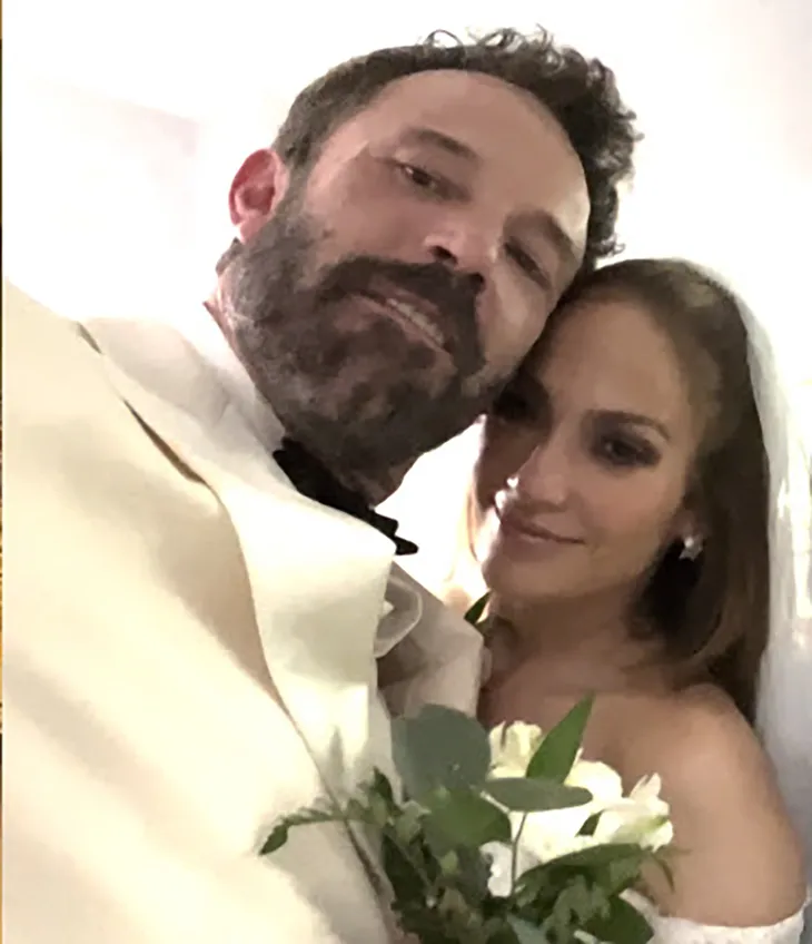 Jennifer Lopez và Người Dơi Ben Affleck đã kết hôn - Ảnh 2. Jennifer Lopez và Người Dơi Ben Affleck đã kết hôn - Ảnh 2.