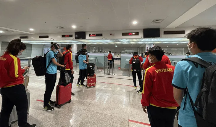 ĐT nữ Việt Nam đã về nước sau hành trình tại giải bóng đá nữ vô địch Đông Nam Á 2022 - Ảnh 1. ĐT nữ Việt Nam đã về nước sau hành trình tại giải bóng đá nữ vô địch Đông Nam Á 2022 - Ảnh 1.