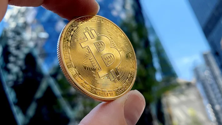 Bitcoin bất ngờ tăng vọt vượt 22.000 USD - Ảnh 1. Bitcoin bất ngờ tăng vọt vượt 22.000 USD - Ảnh 1.