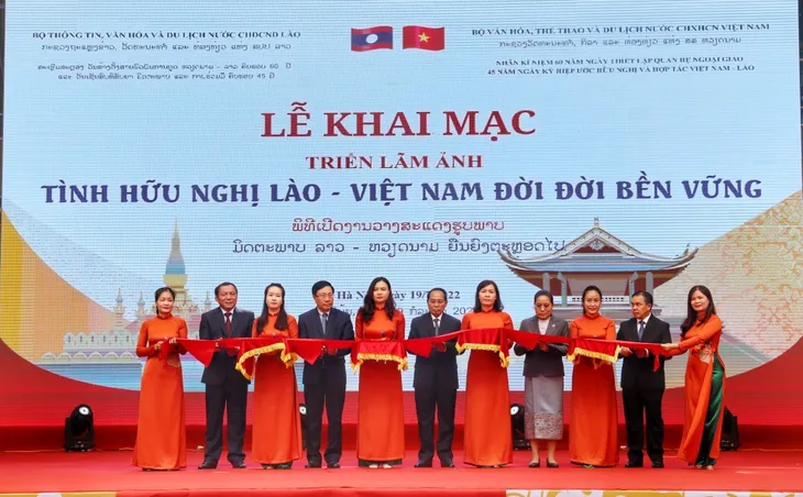 Tuần Văn hóa Việt Nam tại Lào chào mừng Năm Đoàn kết Hữu nghị 2022 - Ảnh 1. Tuần Văn hóa Việt Nam tại Lào chào mừng Năm Đoàn kết Hữu nghị 2022 - Ảnh 1.