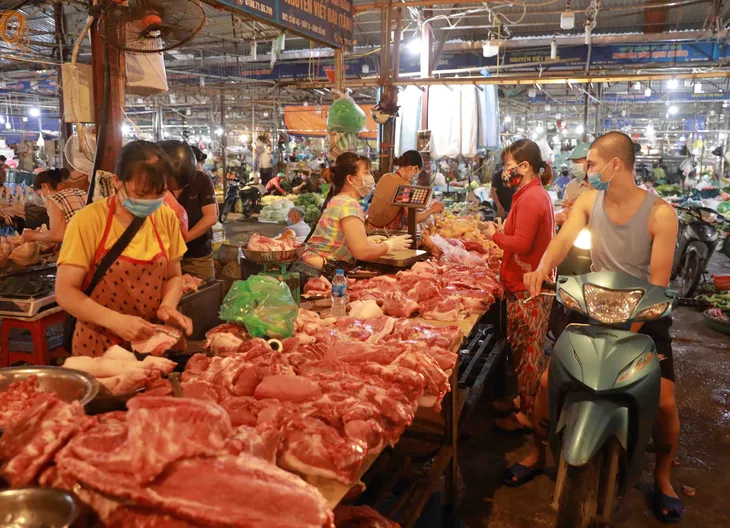 Giá thịt lợn tăng, chợ ế ẩm - Ảnh 1. Giá thịt lợn tăng, chợ ế ẩm - Ảnh 1.