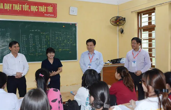 100% học sinh, phụ huynh Hà Nam ký cam kết không vi phạm quy chế thi tốt nghiệp THPT 2022 - Ảnh 2. 100% học sinh, phụ huynh Hà Nam ký cam kết không vi phạm quy chế thi tốt nghiệp THPT 2022 - Ảnh 2.