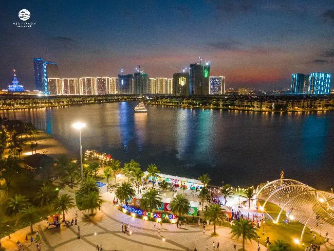 Giới trẻ đổ bộ “Quận Ocean” tham dự lễ hội biển - Ảnh 4. Giới trẻ đổ bộ “Quận Ocean” tham dự lễ hội biển - Ảnh 4.