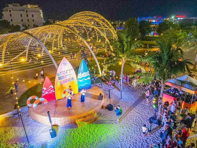 Giới trẻ đổ bộ “Quận Ocean” tham dự lễ hội biển - Ảnh 7. Giới trẻ đổ bộ “Quận Ocean” tham dự lễ hội biển - Ảnh 7.
