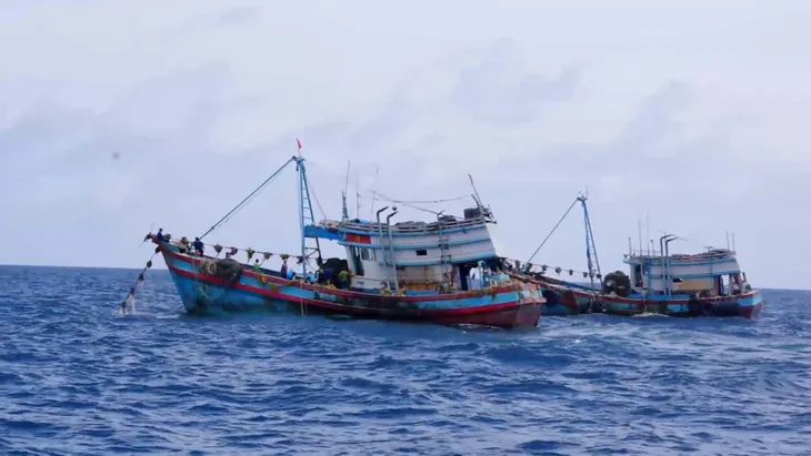 Nhiều tàu cá vi phạm hành lang an toàn đường ống dẫn khí trên biển - Ảnh 1. Nhiều tàu cá vi phạm hành lang an toàn đường ống dẫn khí trên biển - Ảnh 1.