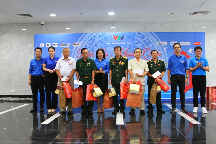 Đài THVN gặp mặt tri ân các anh hùng liệt sĩ, thương binh nhân kỷ niệm 75 năm Ngày Thương binh - Liệt sĩ 27/7 - Ảnh 13. Đài THVN gặp mặt tri ân các anh hùng liệt sĩ, thương binh nhân kỷ niệm 75 năm Ngày Thương binh - Liệt sĩ 27/7 - Ảnh 13.
