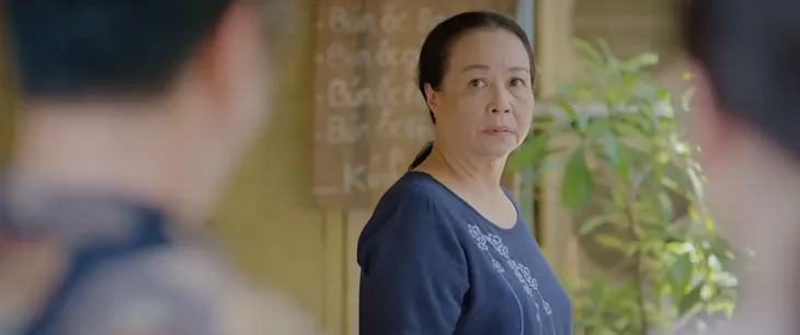 Thương ngày nắng về 2 - Tập 47: Bà Nga sốc khi Vân Vân yêu trai già đã có vợ con - Ảnh 10. Thương ngày nắng về 2 - Tập 47: Bà Nga sốc khi Vân Vân yêu trai già đã có vợ con - Ảnh 10.
