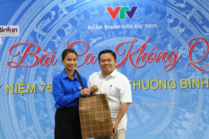 Đài THVN gặp mặt tri ân các anh hùng liệt sĩ, thương binh nhân kỷ niệm 75 năm Ngày Thương binh - Liệt sĩ 27/7 - Ảnh 14. Đài THVN gặp mặt tri ân các anh hùng liệt sĩ, thương binh nhân kỷ niệm 75 năm Ngày Thương binh - Liệt sĩ 27/7 - Ảnh 14.