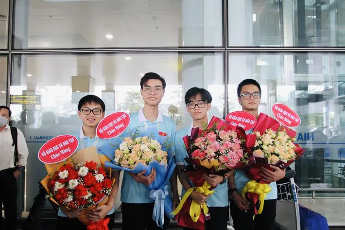 Thí sinh giành huy chương Olympic Sinh học muốn trở thành bác sĩ - Ảnh 2. Thí sinh giành huy chương Olympic Sinh học muốn trở thành bác sĩ - Ảnh 2.