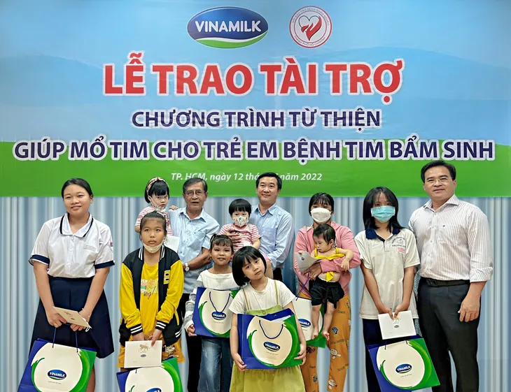 Vinamilk tiếp tục hỗ trợ phẫu thuật tim và mắt cho trẻ em khó khăn - Ảnh 3.