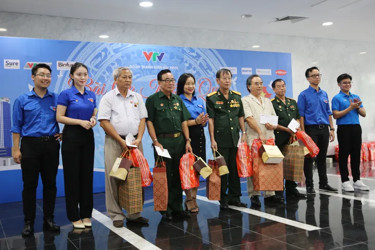 Đài THVN gặp mặt tri ân các anh hùng liệt sĩ, thương binh nhân kỷ niệm 75 năm Ngày Thương binh - Liệt sĩ 27/7 - Ảnh 7. Đài THVN gặp mặt tri ân các anh hùng liệt sĩ, thương binh nhân kỷ niệm 75 năm Ngày Thương binh - Liệt sĩ 27/7 - Ảnh 7.