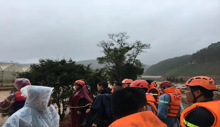 Cảnh sát phòng cháy chữa cháy dũng cảm, sẵn sàng vì nhân dân phục vụ - Ảnh 1. Cảnh sát phòng cháy chữa cháy dũng cảm, sẵn sàng vì nhân dân phục vụ - Ảnh 1.