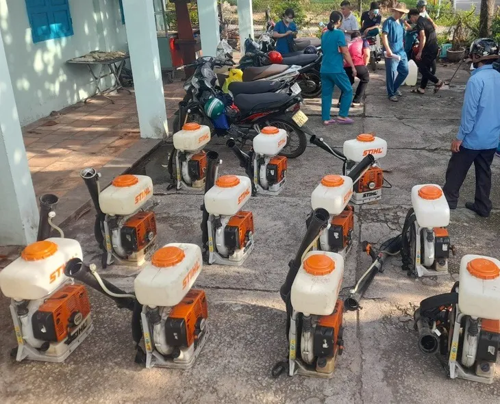 Vũng Tàu: Tăng cường phun hóa chất diệt muỗi phòng chống sốt xuất huyết - Ảnh 2. Vũng Tàu: Tăng cường phun hóa chất diệt muỗi phòng chống sốt xuất huyết - Ảnh 2.