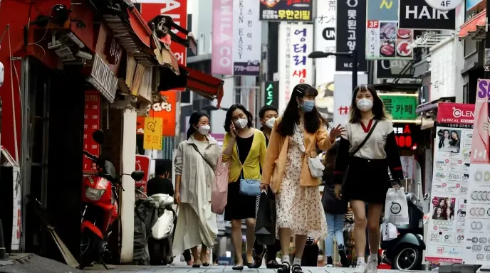 Người trẻ chật vật đương đầu với “bão giá” - Ảnh 1. Người trẻ chật vật đương đầu với “bão giá” - Ảnh 1.